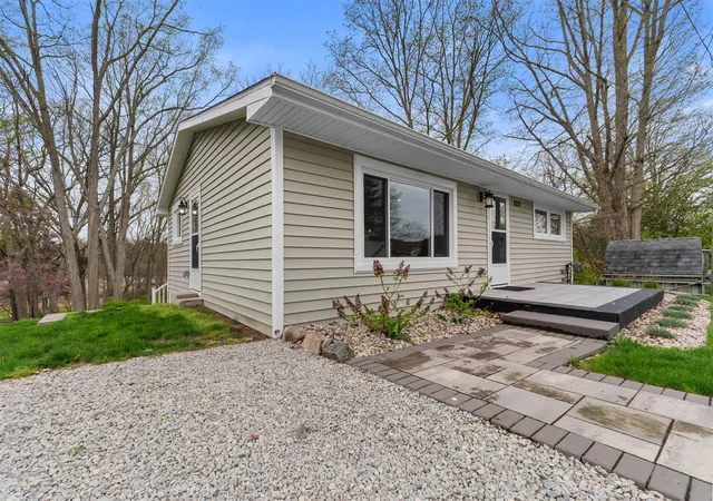 Homes for sale in Brooklyn, MI | 2037 Lakeview Dr, Brooklyn, MI 49230 | MLS# 70529277