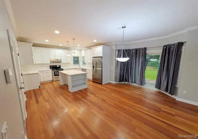 2nd image of 1859 Lonesome Lake Ct, Lake Orion, MI 48362 | MLS# 61003922