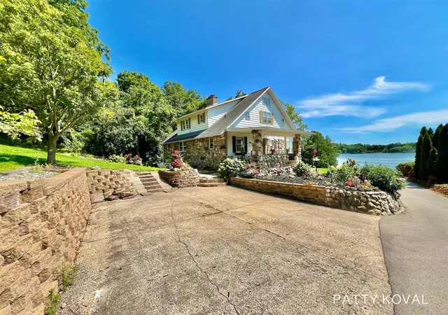 Photo 2 of Sale Pending at 446 Bayview Ct, Caledonia, MI 49316 | MLS# 70496406 | Listing updated on 2026-09-10