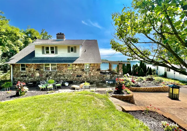 Photo 3 of Sale Pending at 446 Bayview Ct, Caledonia, MI 49316 | MLS# 70496406 | Listing updated on 2026-09-10