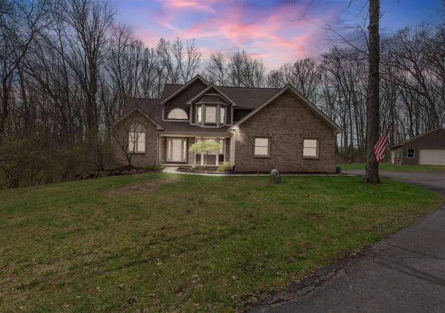 Homes for sale in Pinckney, MI | 11460 Hearthside Dr, Pinckney, MI 48169 | MLS# 70525825