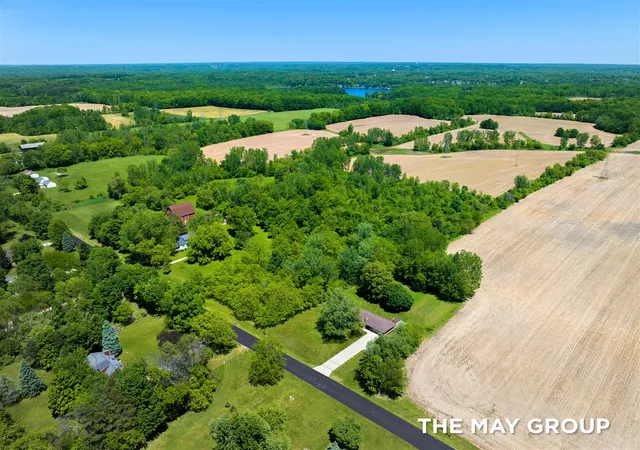 Homes for sale in Comstock Park, MI | 6590 Division Ave, Comstock Park, MI 49321 | MLS# 70536496