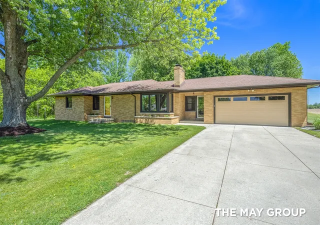 Homes for sale in Comstock Park, MI | 6590 Division Ave, Comstock Park, MI 49321 | MLS# 70536496