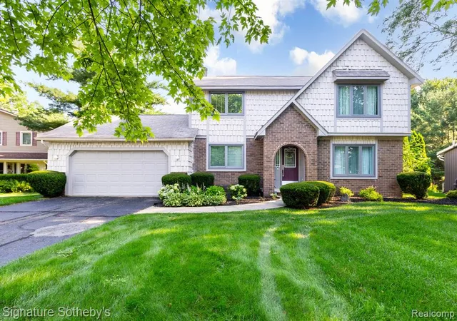 Homes for sale in Commerce Township, MI | 4086 Cherry Garden Dr, Commerce Township, MI 48382 | MLS# 61009927