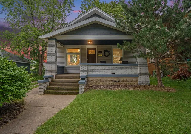 2nd image of 941 Arianna St, Grand Rapids, MI 49504 | MLS# 70489082