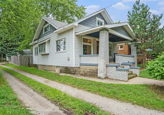3rd image of 941 Arianna St, Grand Rapids, MI 49504 | MLS# 70489082