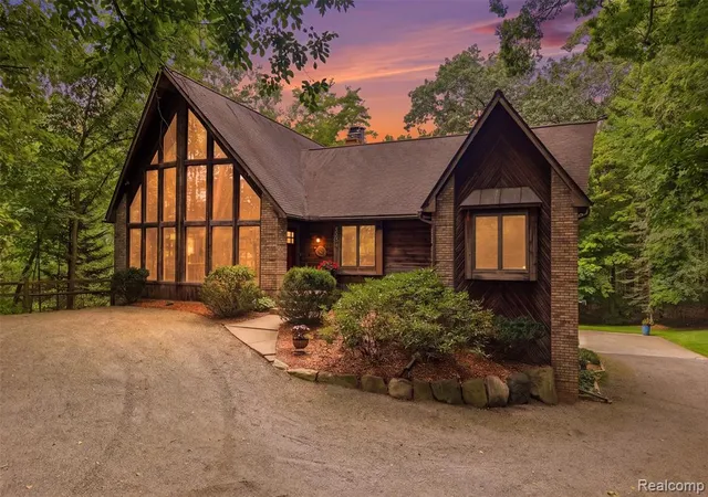 Photo 1 of Single family home for sale at 8984 Peer Rd, South Lyon, MI 48178 8346 | MLS# 61023897 | Listing updated on 2026-08-28