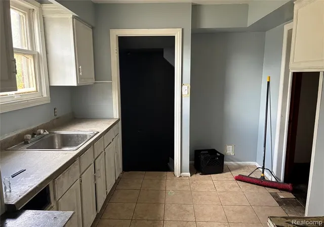 2nd image of 16011 Tacoma St, Detroit, MI 48205 2046 | MLS# 60948042
