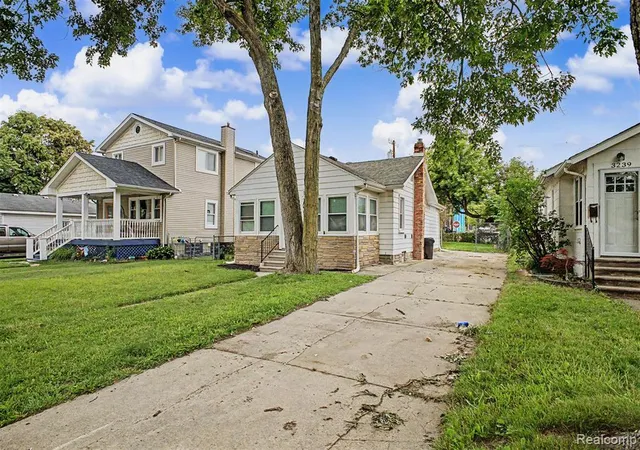 Homes for sale in Ferndale, MI | 3231 Mcdowell St, Ferndale, MI 48220 | MLS# 61006227