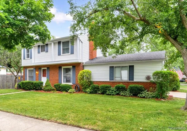 Homes for sale in Clawson, MI | 665 Langley Blvd, Clawson, MI 48017 | MLS# 61002697