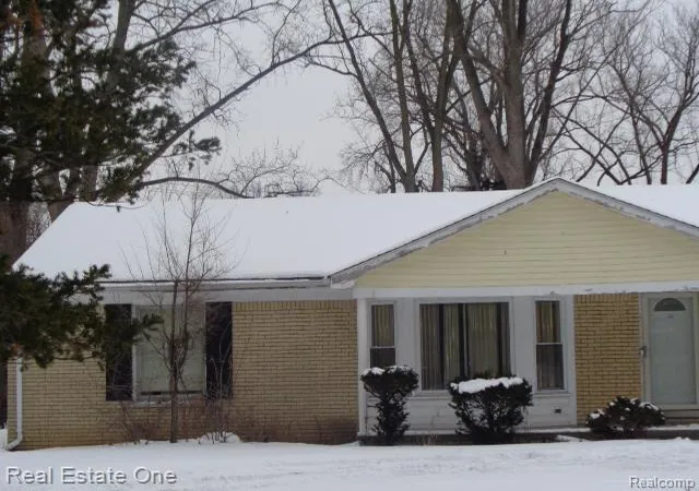 2nd image of 19375 Addison Dr, Southfield, MI 48075 | MLS# 60968324