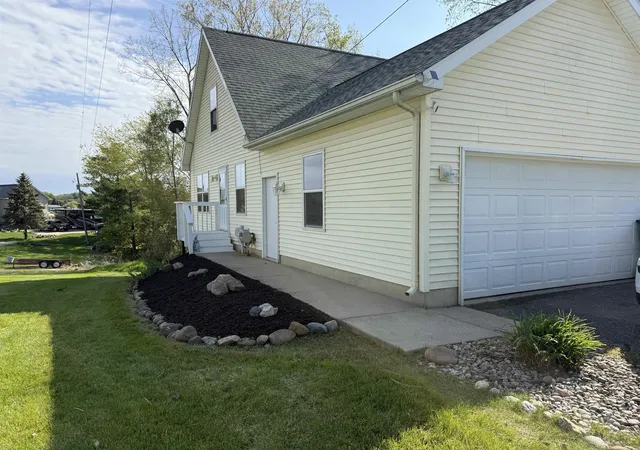 Photo 2 of Sale Pending at 14235 Northmoor Dr, Cement City, MI 49233 | MLS# 50208840 | Listing updated on 2026-08-10