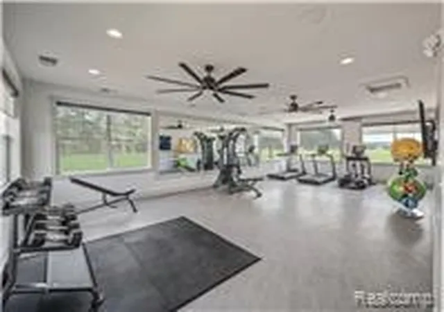 Photo 17 of Sale Pending at 7639 Larchwood Dr, West Bloomfield, MI 48322 | MLS# 60972775 | Listing updated on 2026-07-07