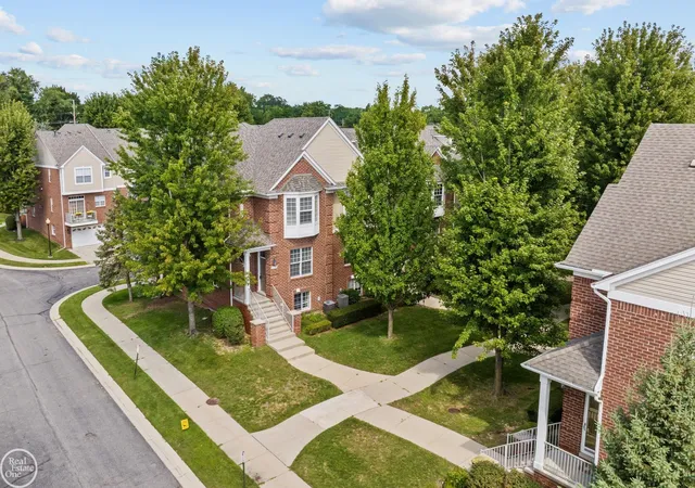 Photo 3 of Sale Pending at 6013 Windemere Ln, Utica, MI 48316 | MLS# 50220033 | Listing updated on 2026-09-11