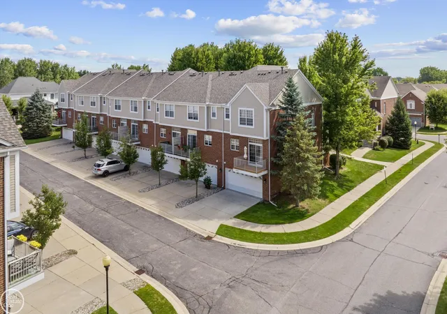 Photo 3 of Sale Pending at 6013 Windemere Ln, Utica, MI 48316 | MLS# 50220033 | Listing updated on 2026-09-11