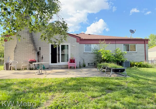 Photo 2 of Sale Pending at 31113 7 Mile Rd, Livonia, MI 48152 3368 | MLS# 61005203 | Listing updated on 2026-09-01