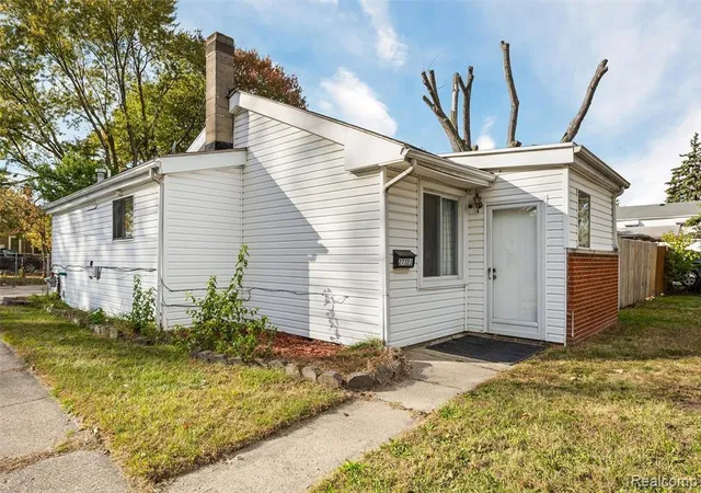 Photo 2 of Single family home for sale at 27321 Baldwin Ave Ave, Warren, MI 48092 2785 | MLS# 61024571 | Listing updated on 2026-08-29