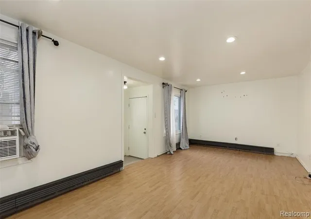 Photo 3 of Single family home for sale at 27321 Baldwin Ave Ave, Warren, MI 48092 2785 | MLS# 61024571 | Listing updated on 2026-08-29