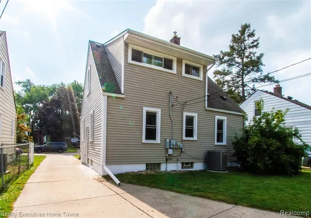 Photo 38 of Single family home for sale at 2676 Cumberland Rd, Berkley, MI 48072 | MLS# 61016408 | Listing updated on 2026-08-17