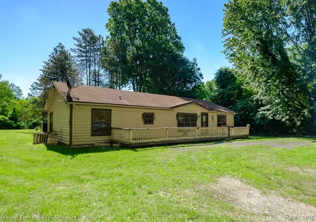 2nd image of 1422 Ridge Rd, Ypsilanti, MI 48198 | MLS# 61005542