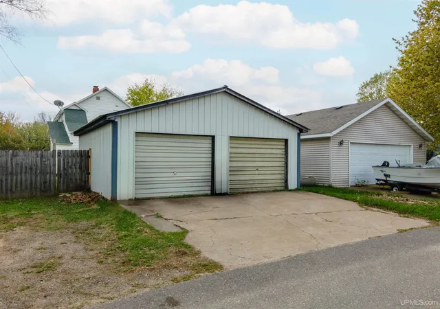 Listing Photo 2 - Condo for sale in building located at 712 Forest Pkwy, Crystal Falls, MI 49920 - Unit #