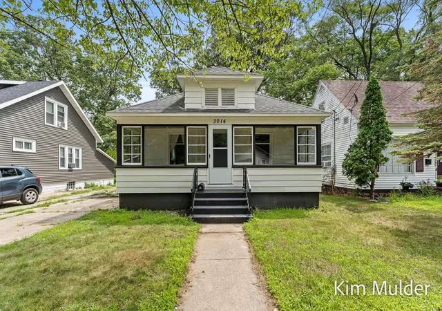 Photo 1 of Sale Pending at 3014 Highland St, Muskegon, MI 49444 | MLS# 70484292 | Listing updated on 2025-09-07