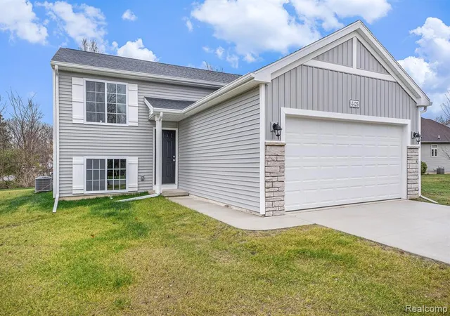 Homes for sale in Burton, MI | 2297 Plum Tree Ct, Burton, MI 48519 | MLS# 60989352