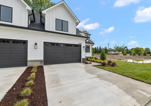 4th image of 5793 Heights Blvd, Sterling Heights, MI 48314 | MLS# 50179082