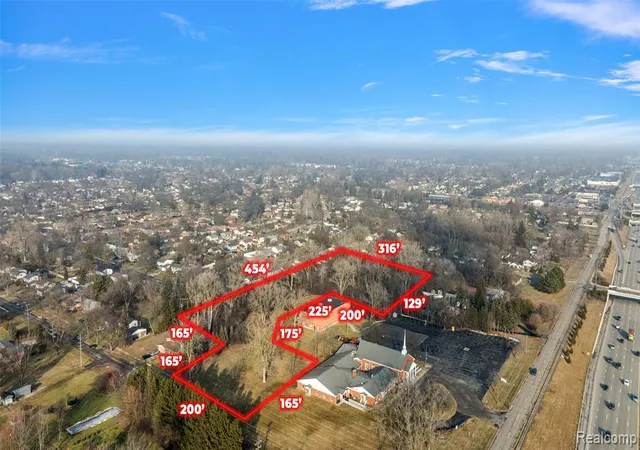 3rd image of 30330 Schoolcraft Rd, Livonia, MI 48150 | MLS# 60970914