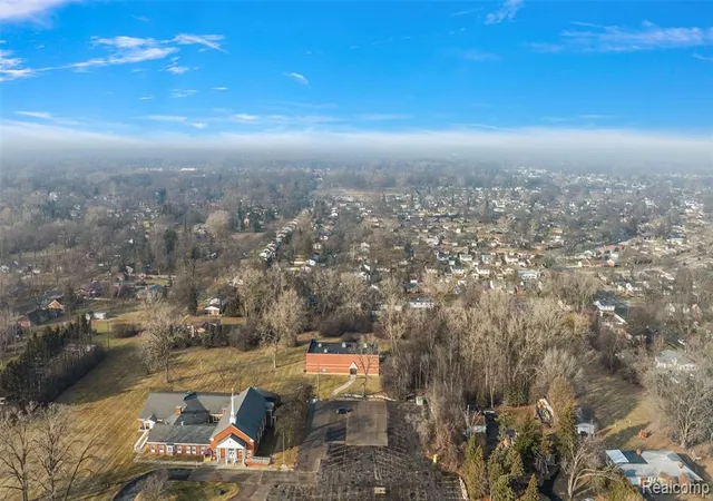 4th image of 30330 Schoolcraft Rd, Livonia, MI 48150 | MLS# 60970914