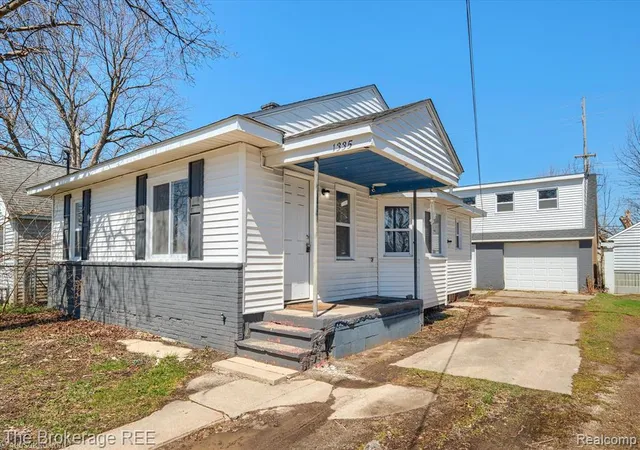 Homes for sale in Burton, MI | 1335 Allen St, Burton, MI 48529 | MLS# 60983620