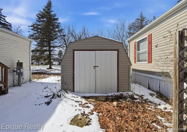 Homes for sale in Flushing, MI | 271 Lovell Ct, Flushing, MI 48433 | MLS# 60959907