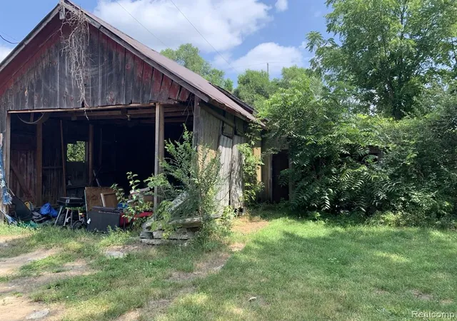 Photo 3 of Single family home for sale at 2080 N Milford Rd, Highland, MI 48357 | MLS# 61017949 | Listing updated on 2026-08-17
