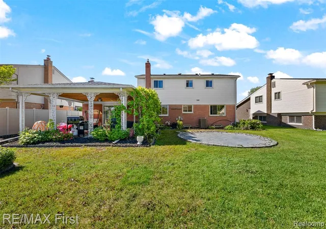 Photo 4 of Single Family Residence at 26376 Lawrence Dr, Dearborn Heights, MI 48127 | MLS# 60997733 |  | Sold on 2026-07-08