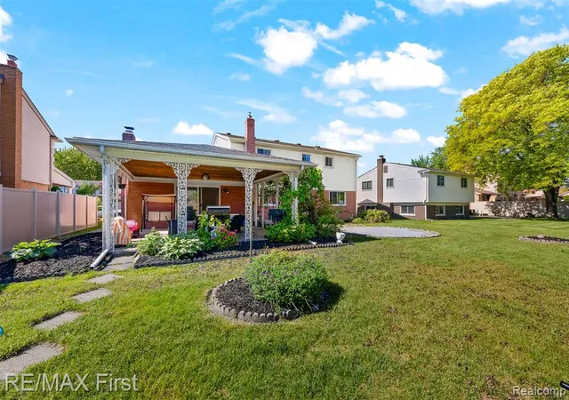 Photo 5 of Single Family Residence at 26376 Lawrence Dr, Dearborn Heights, MI 48127 | MLS# 60997733 |  | Sold on 2026-07-08
