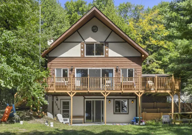Photo 2 of Single family home for sale at 1518 Birch, Frankfort, MI 49635 | MLS# 80073019 | Listing updated on 2026-09-01