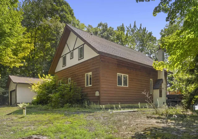 Photo 3 of Single family home for sale at 1518 Birch, Frankfort, MI 49635 | MLS# 80073019 | Listing updated on 2026-09-01