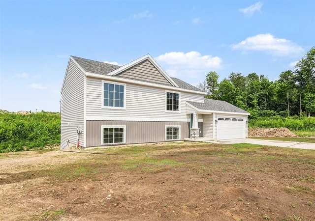 Homes for sale in Wayland, MI | 4284 Old Farm Dr, Wayland, MI 49348 | MLS# 70539401