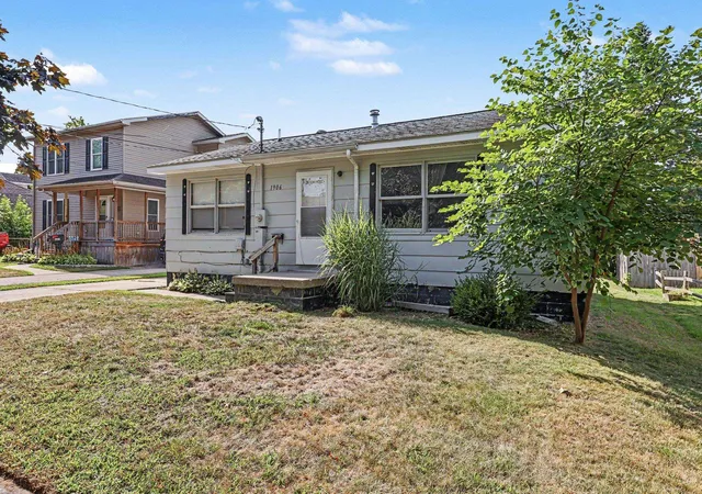 Photo 2 of Single family home for sale at 1906 James St, Essexville, MI 48732 | MLS# 50219074 | Listing updated on 2026-09-29