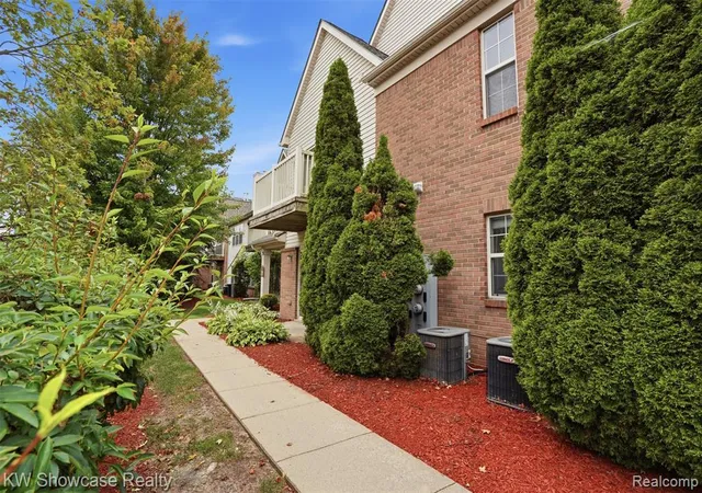 Photo 3 of Condo for sale at 340 Brookfield Dr, Westland, MI 48185 3831 | MLS# 61025797 | Listing updated on 2026-09-19