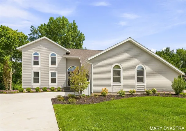 Photo 1 of Sale Pending at 2848 Belleglade Ct, Grand Rapids, MI 49546 | MLS# 70528669 | Listing updated on 2026-09-04