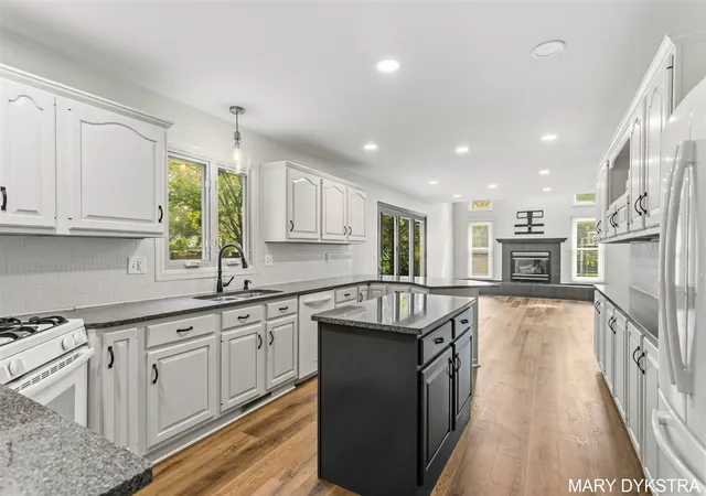 Photo 2 of Sale Pending at 2848 Belleglade Ct, Grand Rapids, MI 49546 | MLS# 70528669 | Listing updated on 2026-09-04