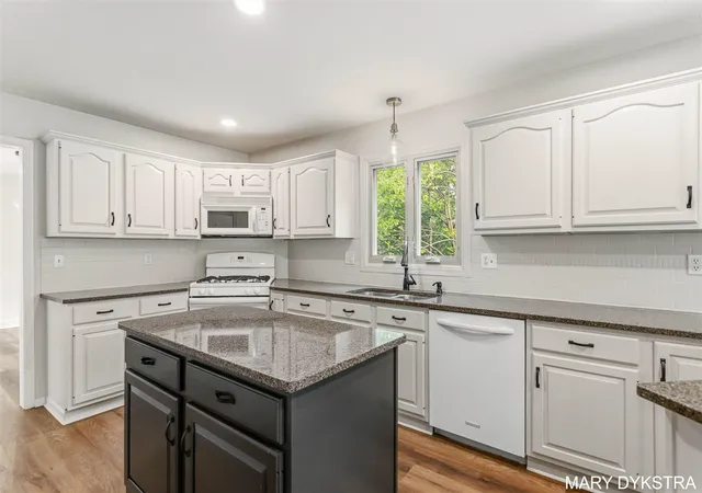 Photo 3 of Sale Pending at 2848 Belleglade Ct, Grand Rapids, MI 49546 | MLS# 70528669 | Listing updated on 2026-09-04