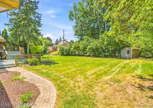 Photo 3 of Sale Pending at 4805 Whitlow Blvd, Commerce Twp, MI 48382 2649 | MLS# 61023043 | Listing updated on 2026-08-25