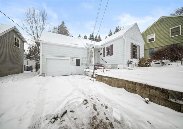 Homes for sale in Grand Rapids, MI | 911 Malta St, Grand Rapids, MI 49503 | MLS# 70509727
