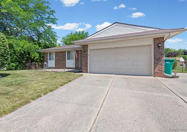 Homes for sale in Romulus, MI | 23888 Cedar Ridge Dr, Romulus, MI 48174 | MLS# 61008660