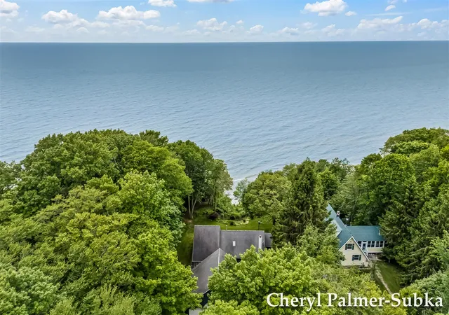 Homes for sale in Montague, MI | 8409 Chuckanut Dr, Montague, MI 49437 | MLS# 70538733