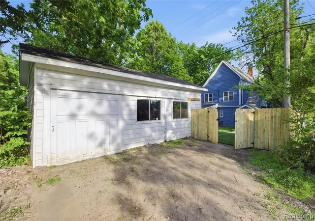Homes for sale in Ypsilanti, MI | 213 Maple St, Ypsilanti, MI 48198 | MLS# 60999754