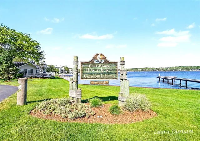 Photo 4 of Sale Pending at 987 Lake St, Saugatuck, MI 49453 | MLS# 70536566 | Listing updated on 2026-07-06