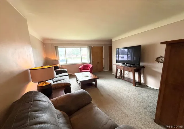 Homes for sale in Livonia, MI | 11012 Middlebelt Rd, Livonia, MI 48150 | MLS# 61005745